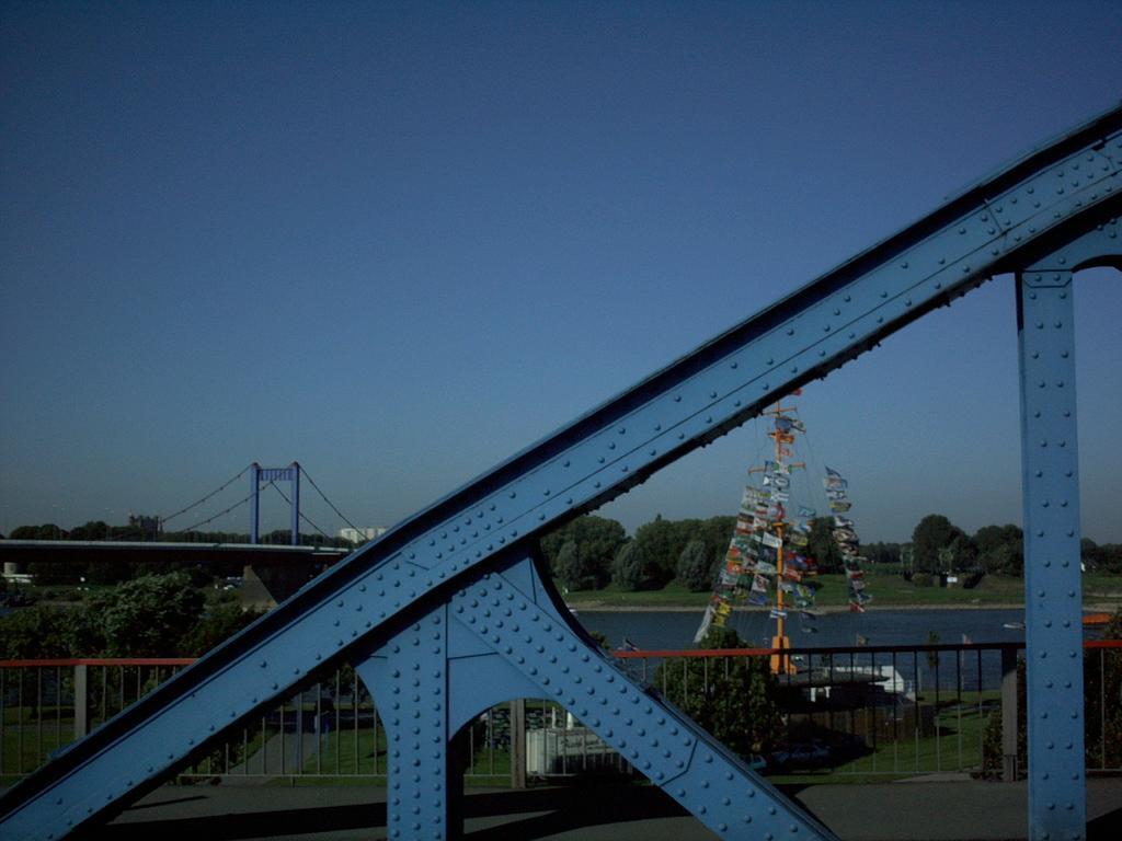 Hotel Am Freihafen Дуйсбург Екстериор снимка